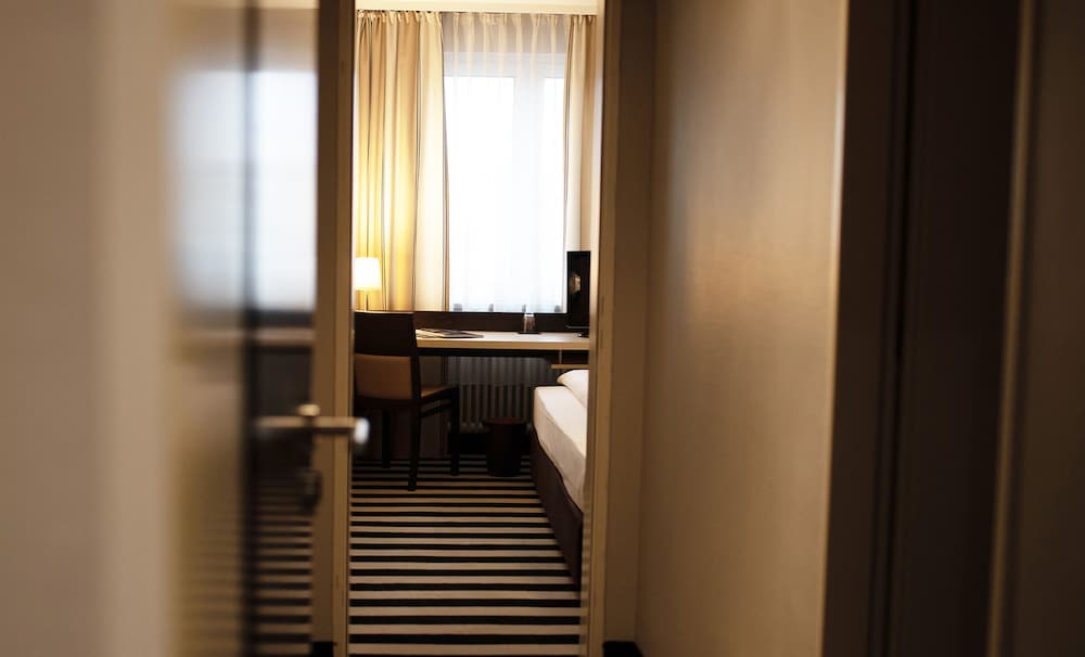 Фото Bristol Hotel Frankfurt