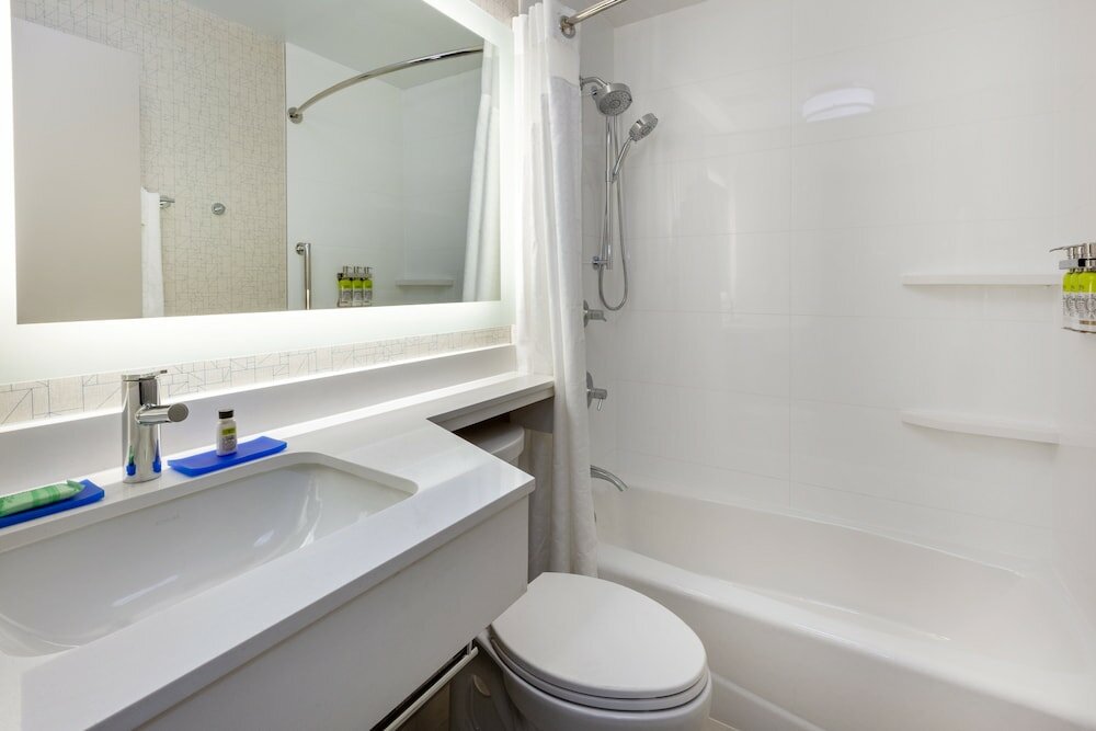 Фото Holiday Inn Express Nyc Brooklyn - Sunset Park