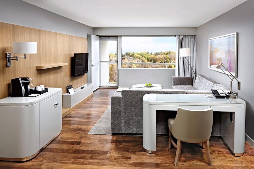 Фото The James Hotel