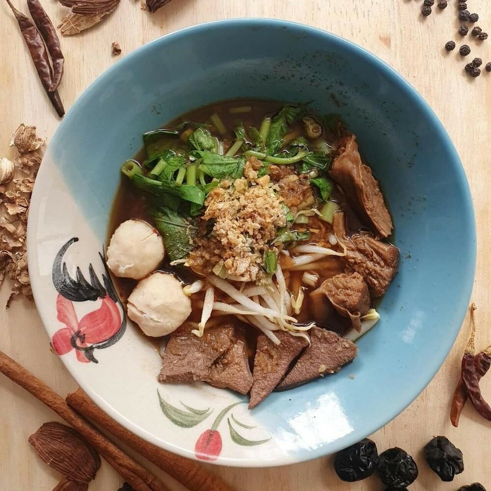 Фото DinsoMon Hotel