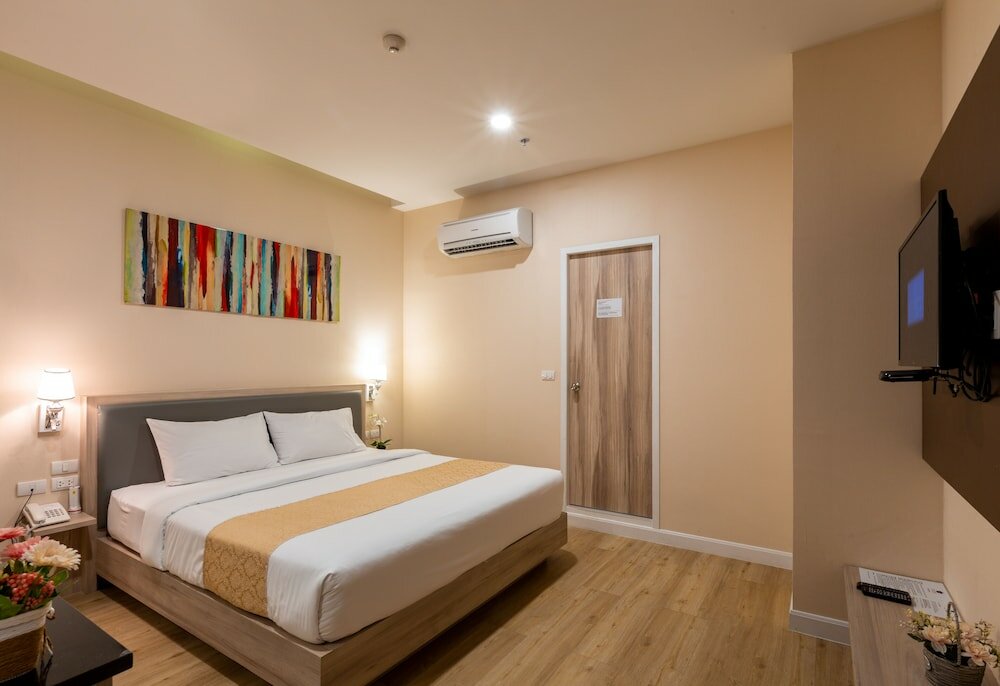 Фото Leela Orchid Hotel