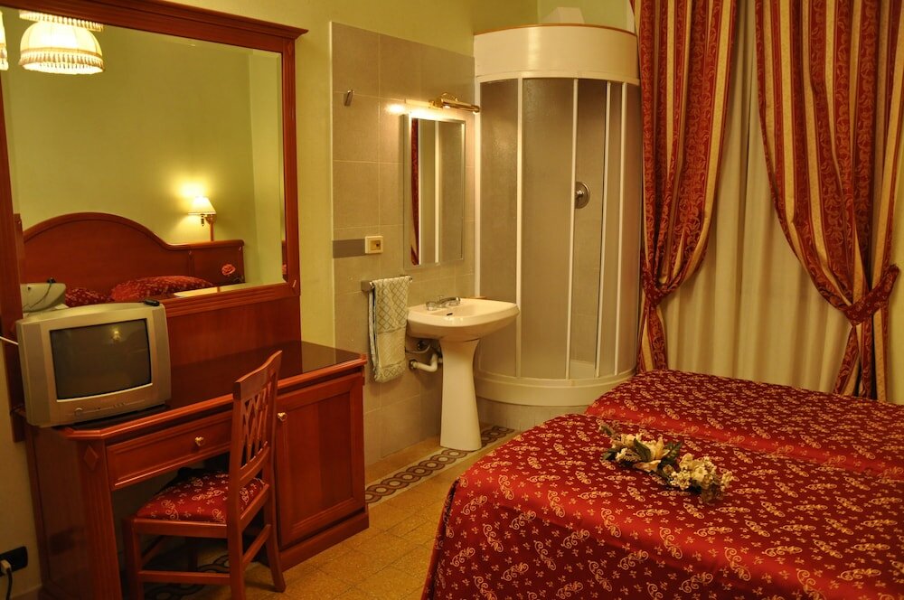 Фото Hotel Sandra