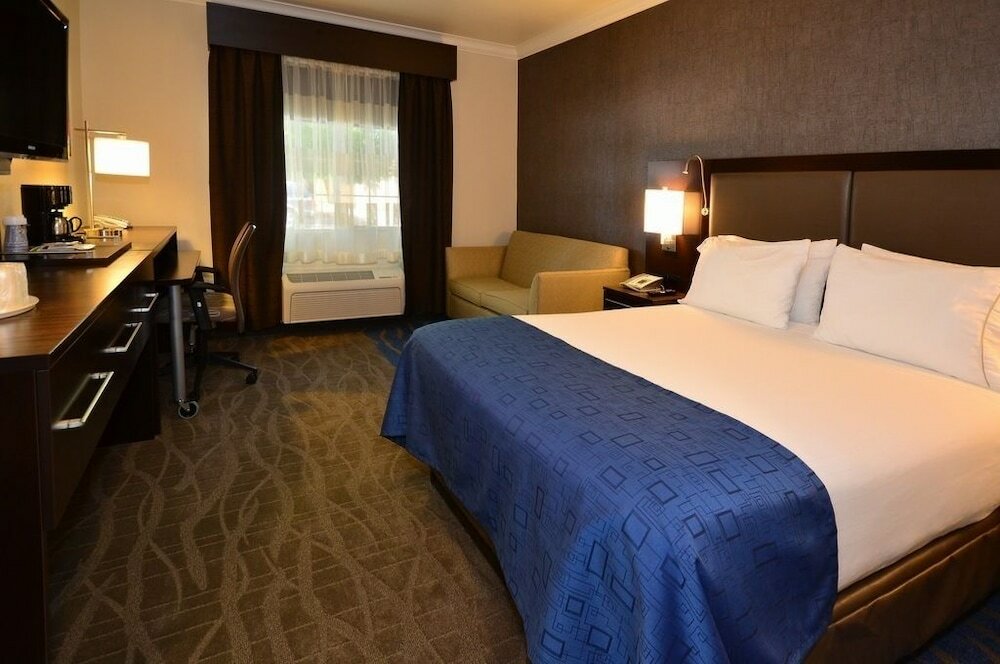 Фото Holiday Inn Express & Suites Santa Clara, an Ihg Hotel