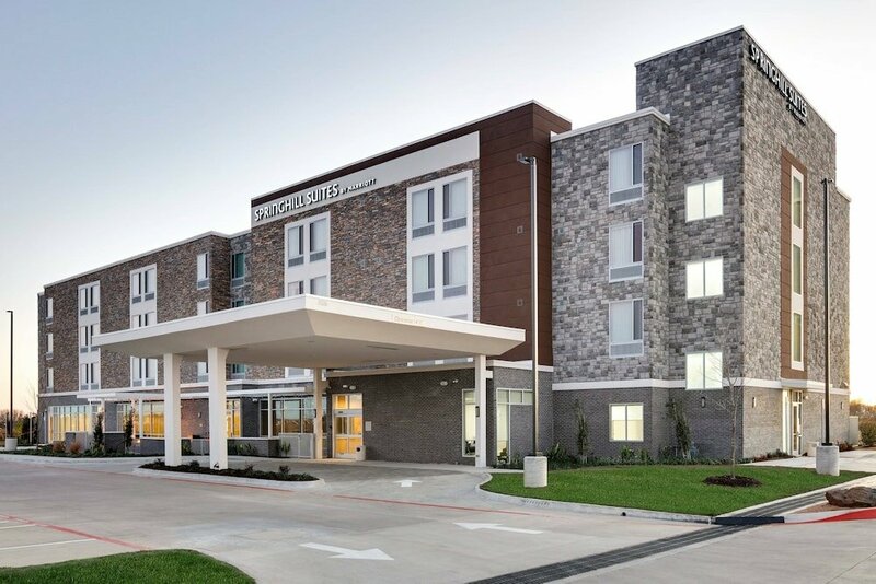 Гостиница Springhill Suites Dallas Mansfield