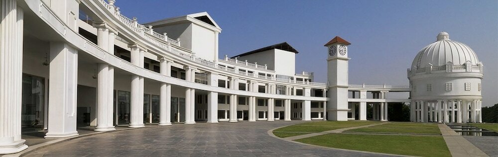 Фото Amanora The Fern Hotels & Club