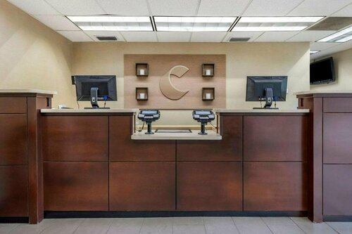 Гостиница Comfort Inn & Suites DeLand - near University в Делтоне