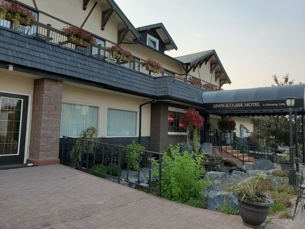 Фото Three Forks Lewis & Clark Motel