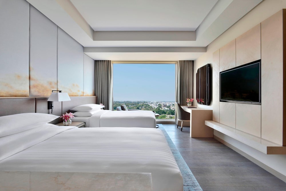 Фото Indore Marriott Hotel