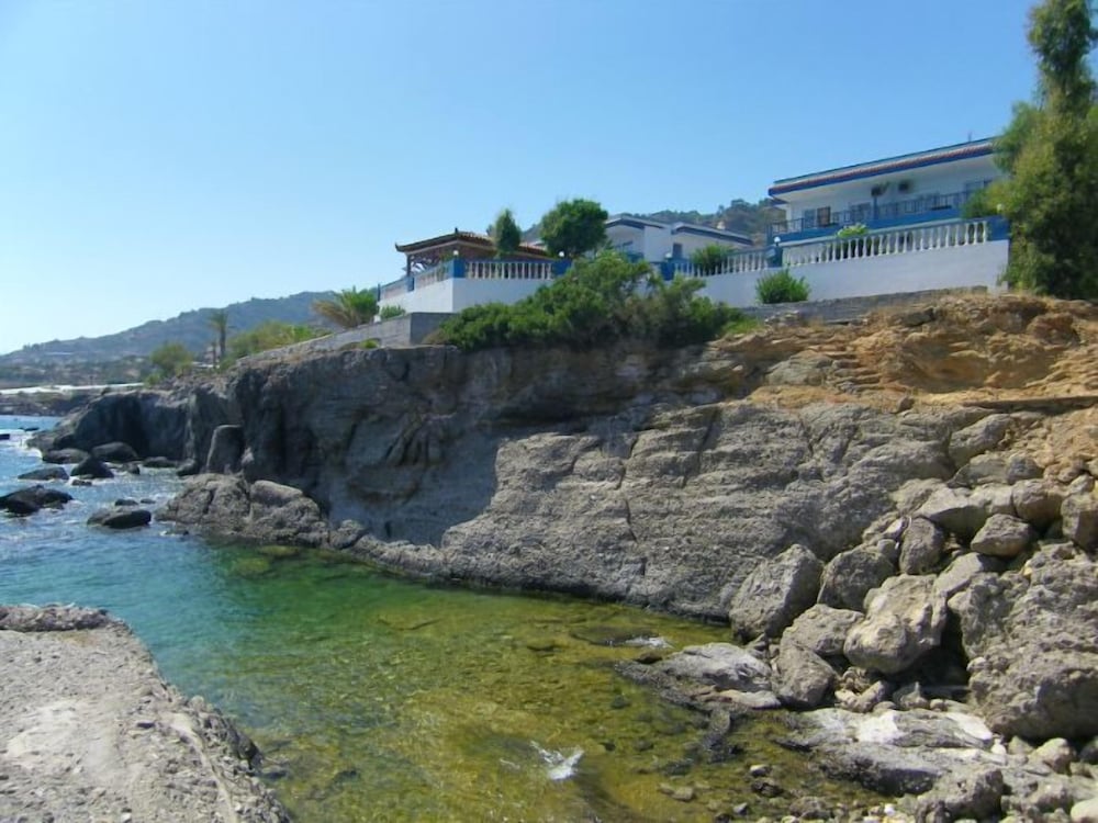 Фото Cypriana Apartments