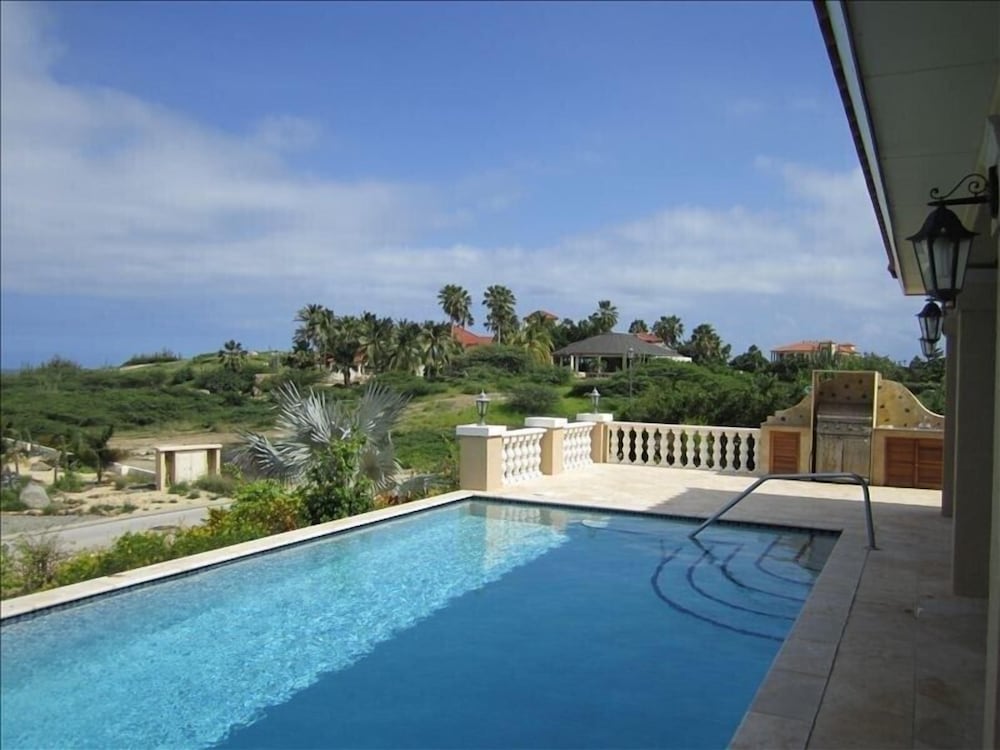 Фото Walking to the Beach Villa