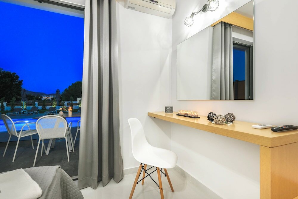 Фото White Canvas Boutique Studios