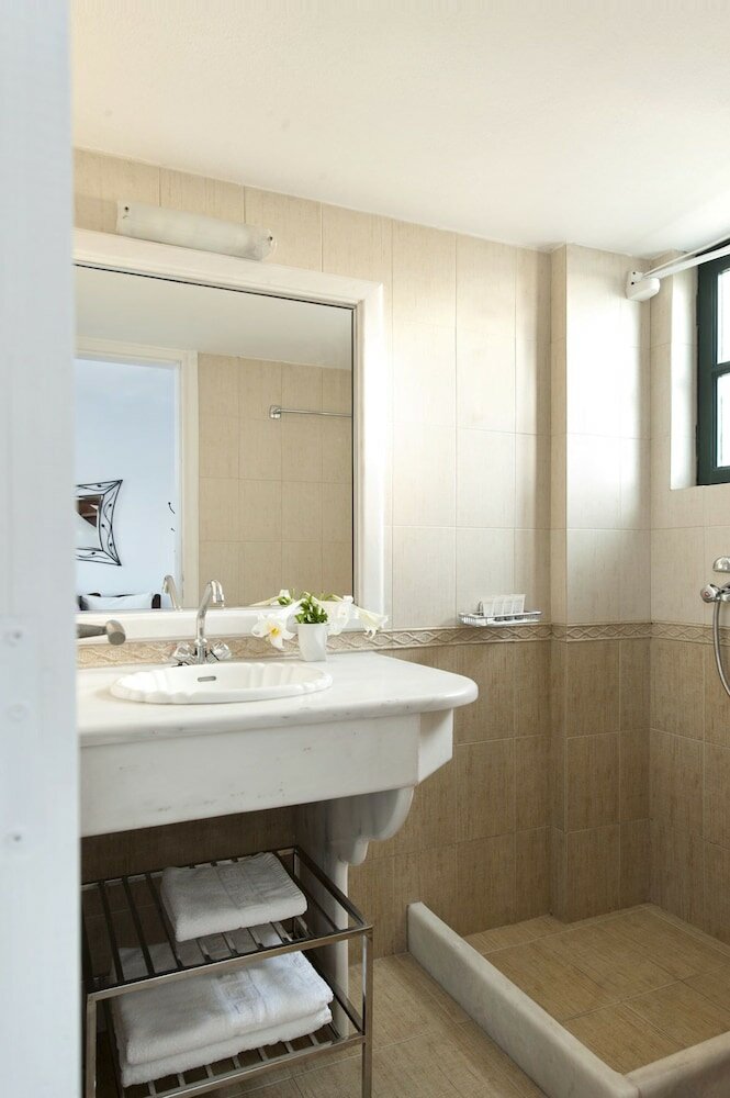 Фото Anthonas Apartments