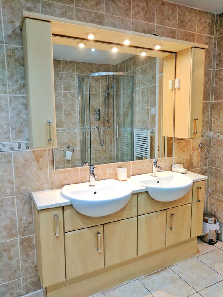 Фото Glendevon House Hotel