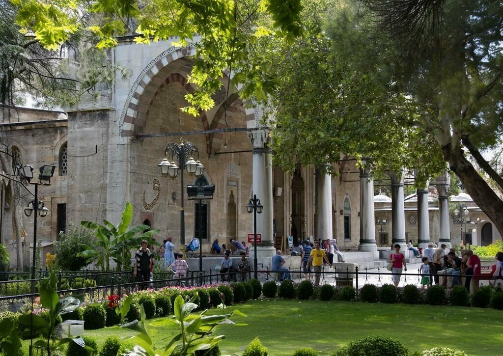 Пункт сбора населения во время чрезвычайных ситуаций Toplanma Alanı - Sultan Iı. Bayezit Camii, Амасья, фото