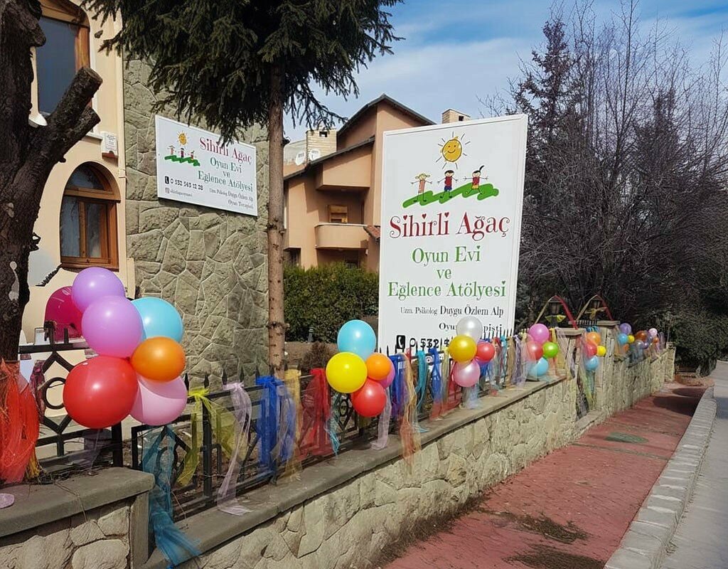 Patio de juegos Magic Tree Playhouse and Entertainment Workshop, , foto