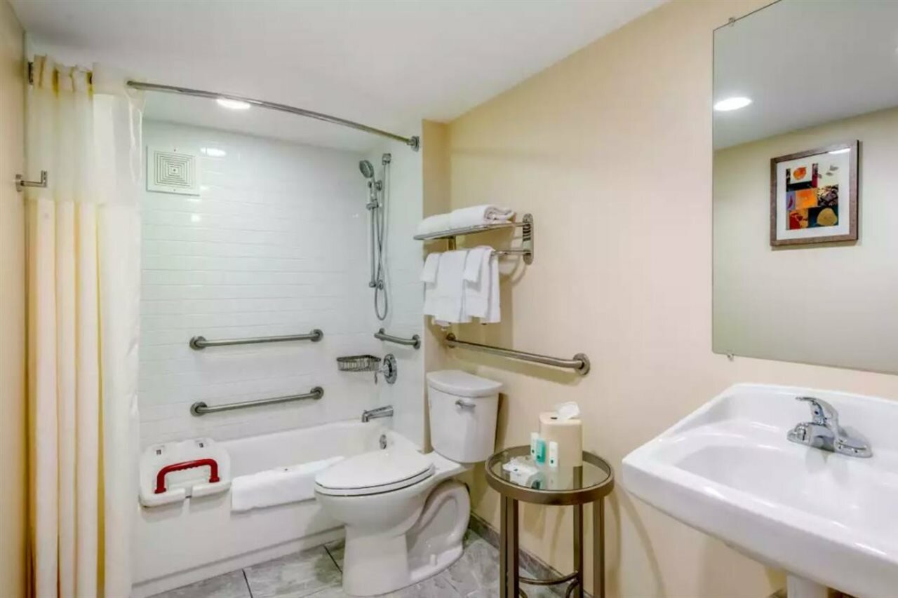 Фото Quality Inn Savannah Historic District