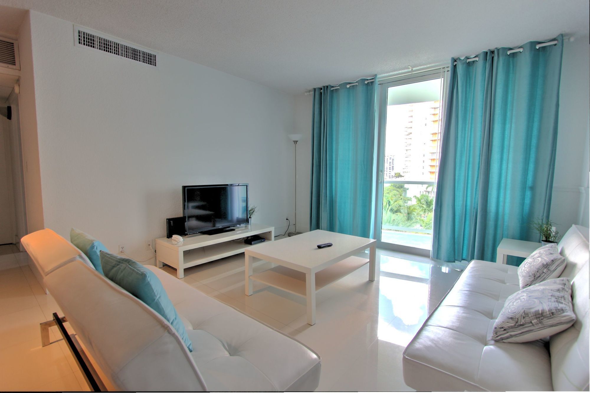 Фото Hollywood Condos