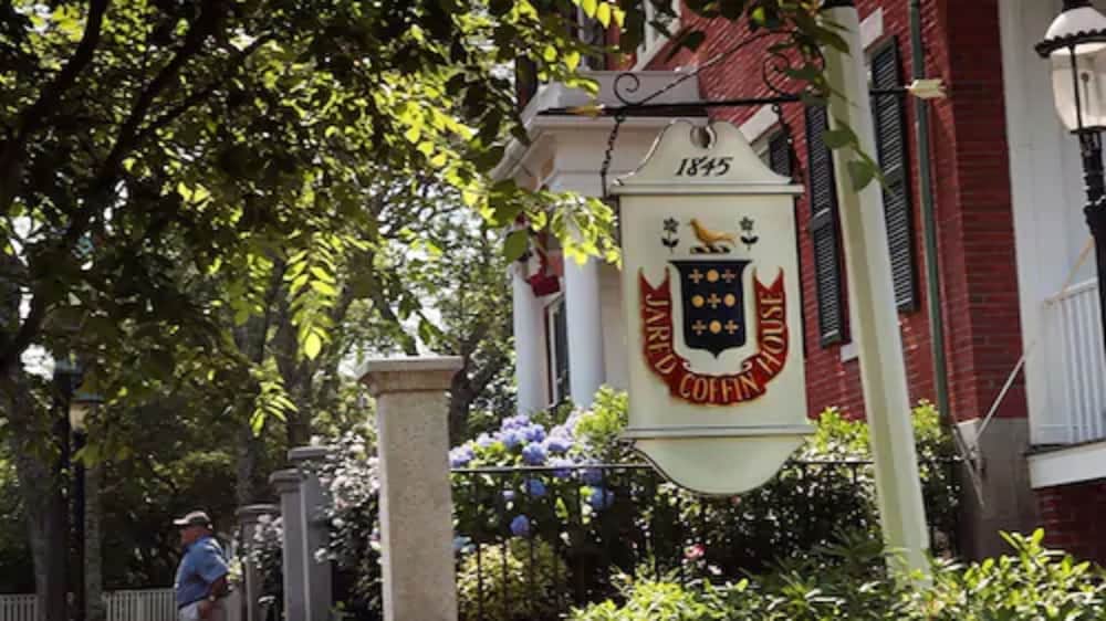 Фото Jared Coffin House