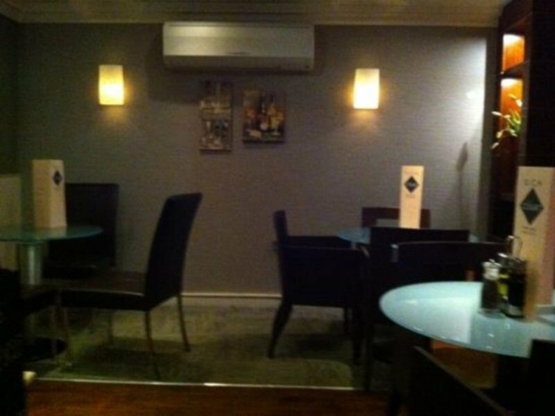 Фото  Dean Court