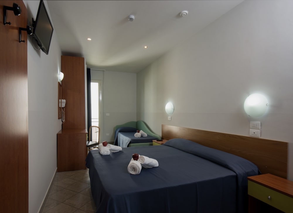 Фото Hotel Scarlet