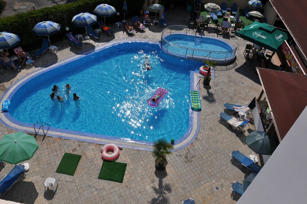 Фото отеля 2