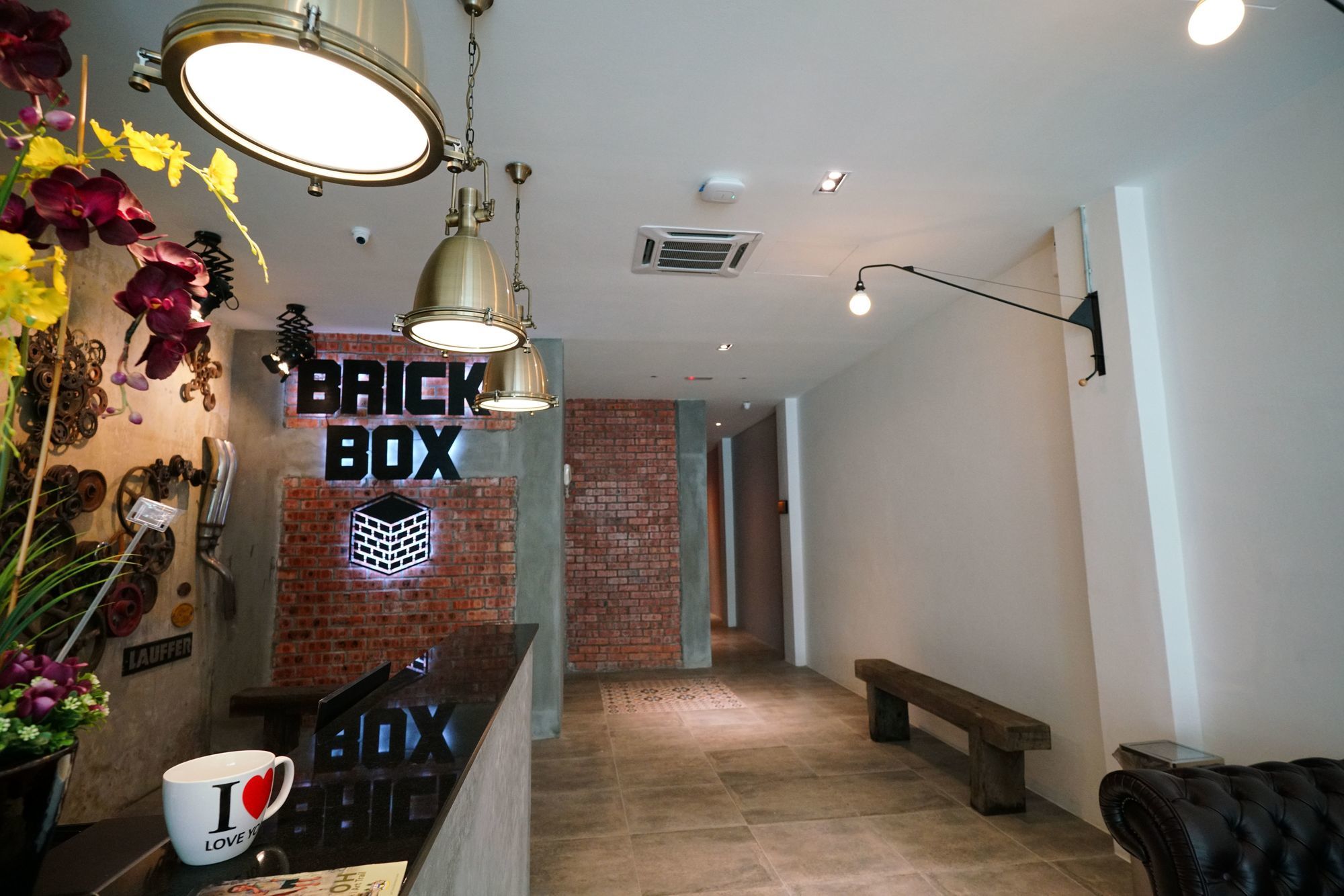 Фото Brick Box Hotel