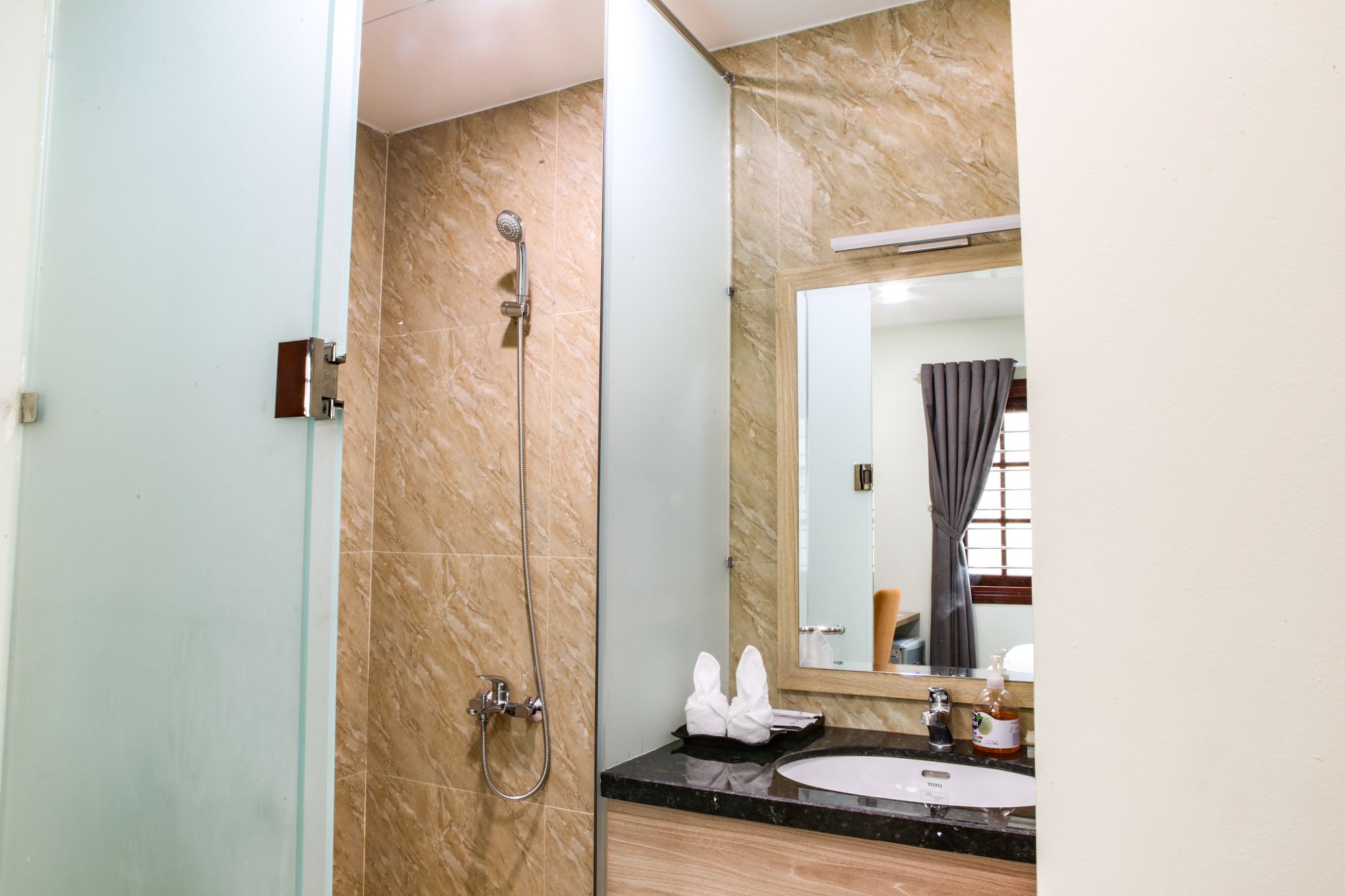 Фото Lake View Hotel