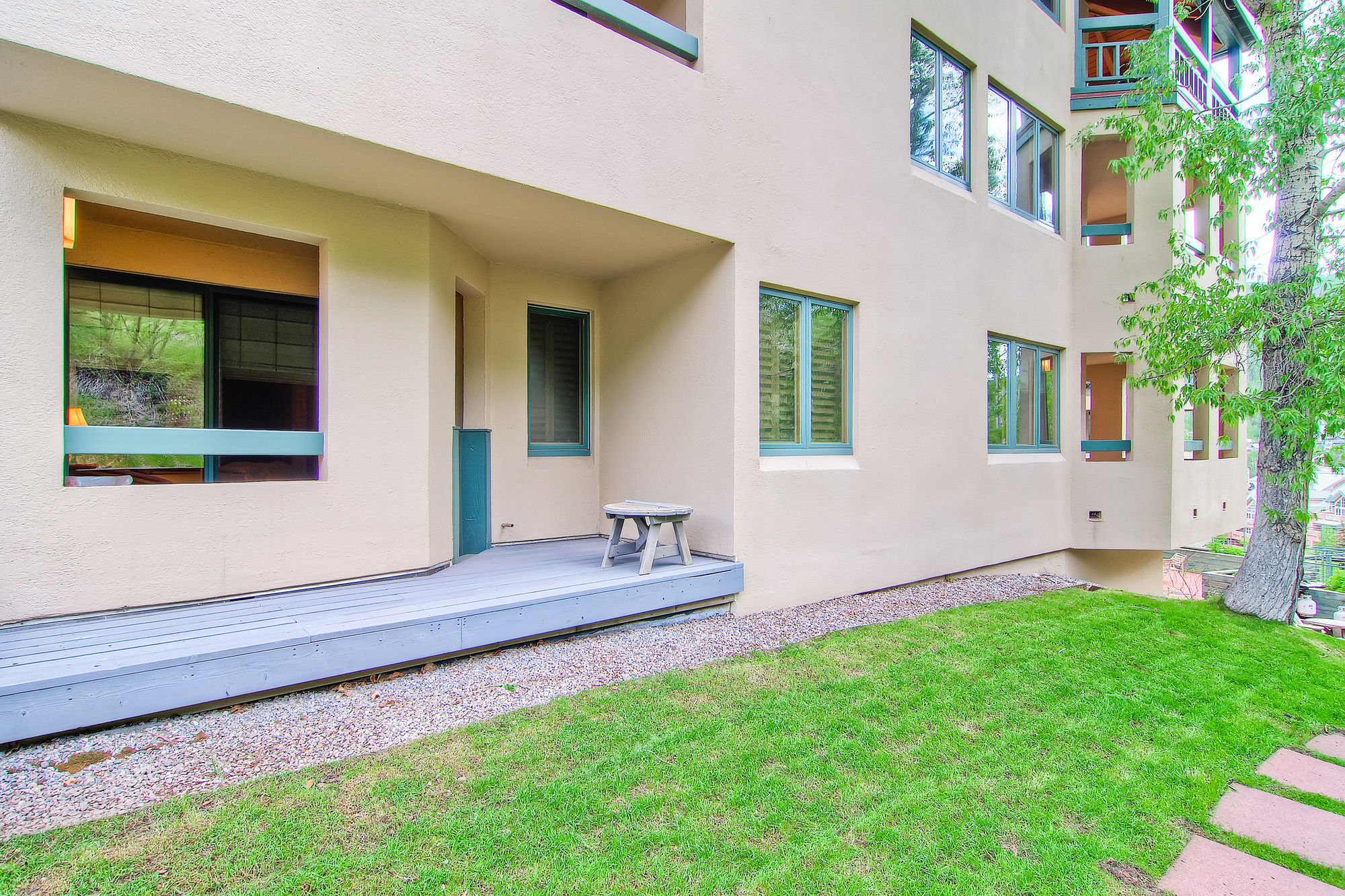 Фото Kiva Lodge by East West Hospitality