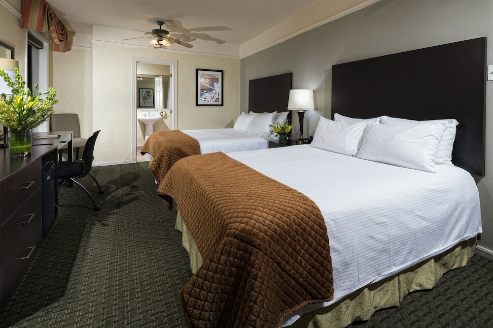 Фото The Willows Hotel