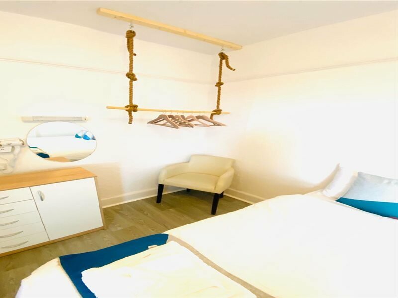 Фото Oyo Bourne Park Hotel