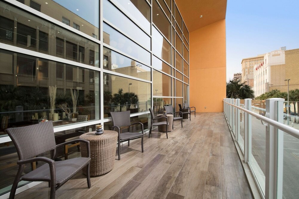 Фото Hilton Garden Inn San Antonio Downtown Riverwalk