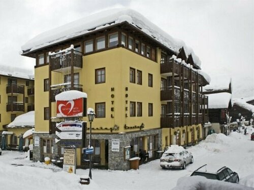 Внешний вид отеля Hotel Touring Livigno в Ливиньо, фото 2