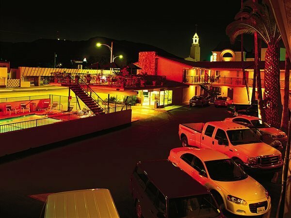 Фото Safari Inn, a Coast Hotel