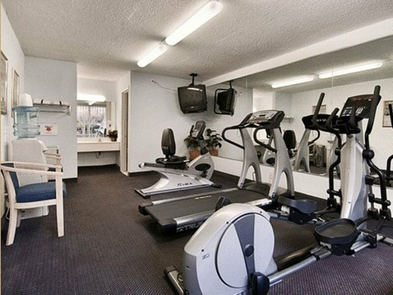 Фото Days Inn by Wyndham Stuart