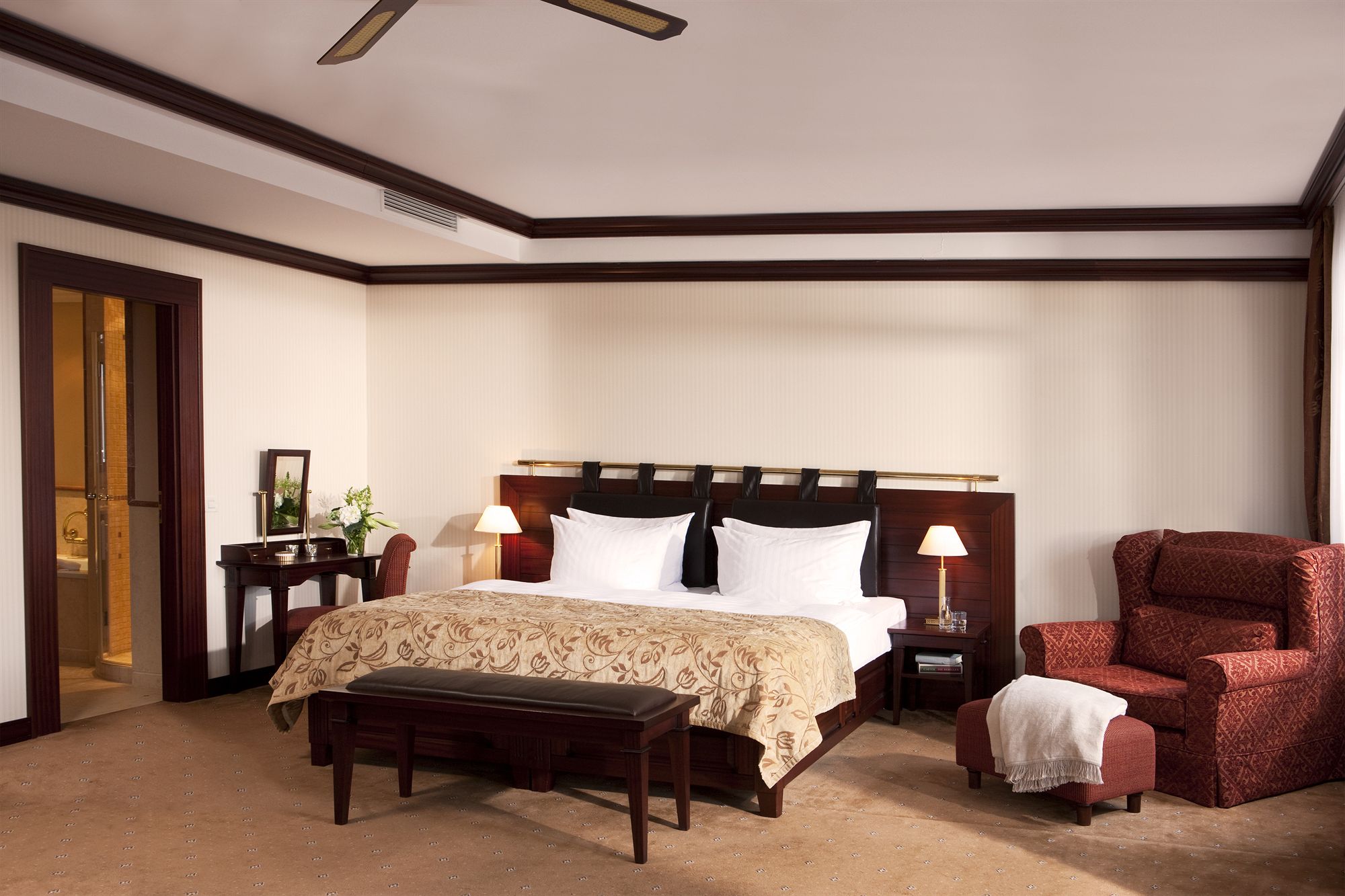 Фото Yachthafenresidenz Hohe Düne