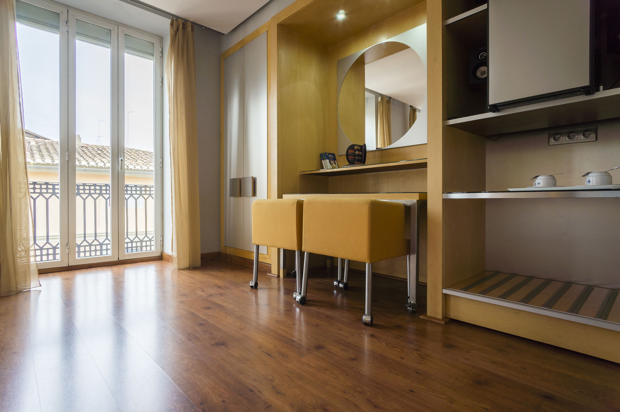 Фото You & Co. J. Botánico Boutique