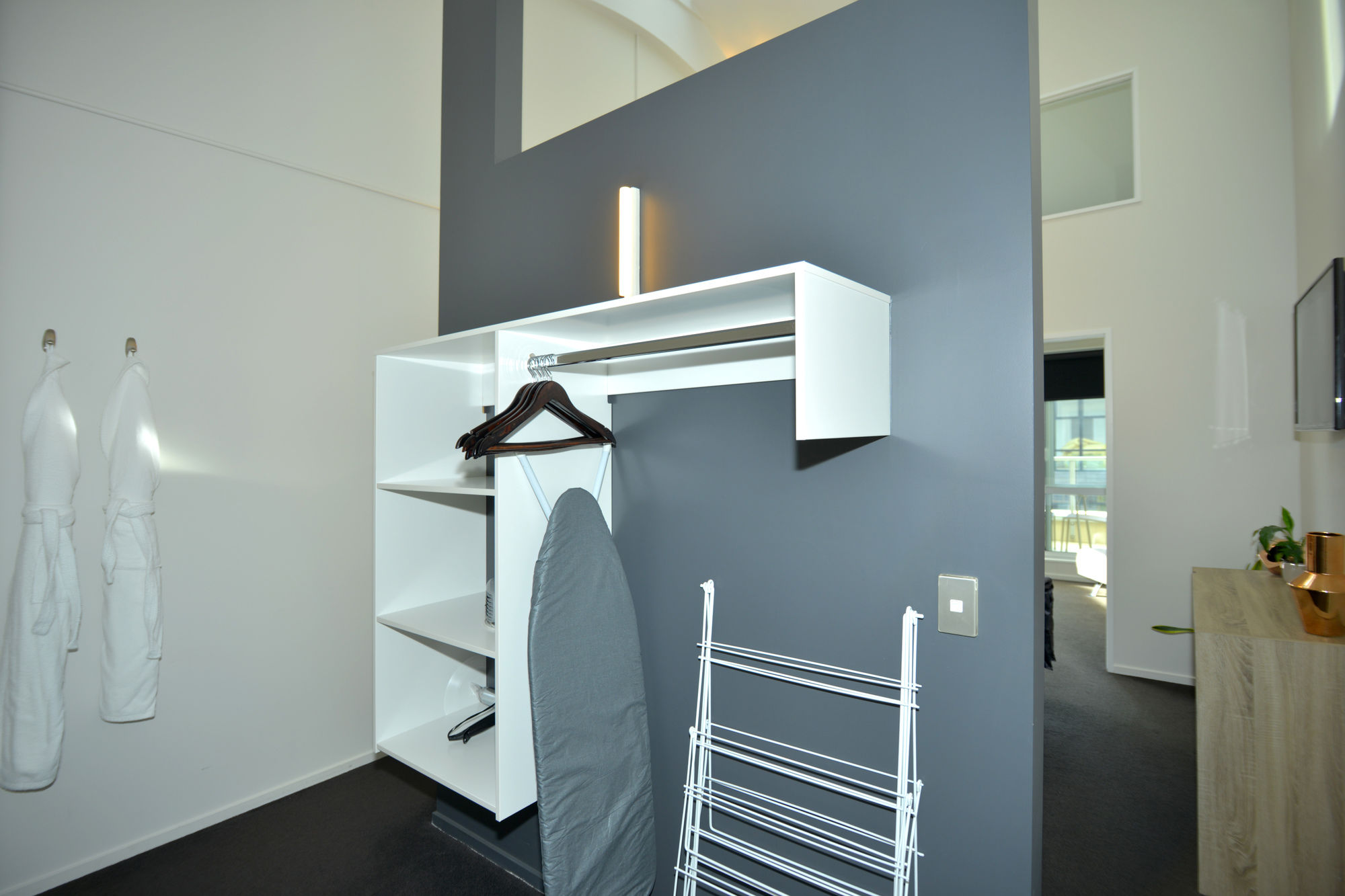 Фото Southwark Hotel & Apartments