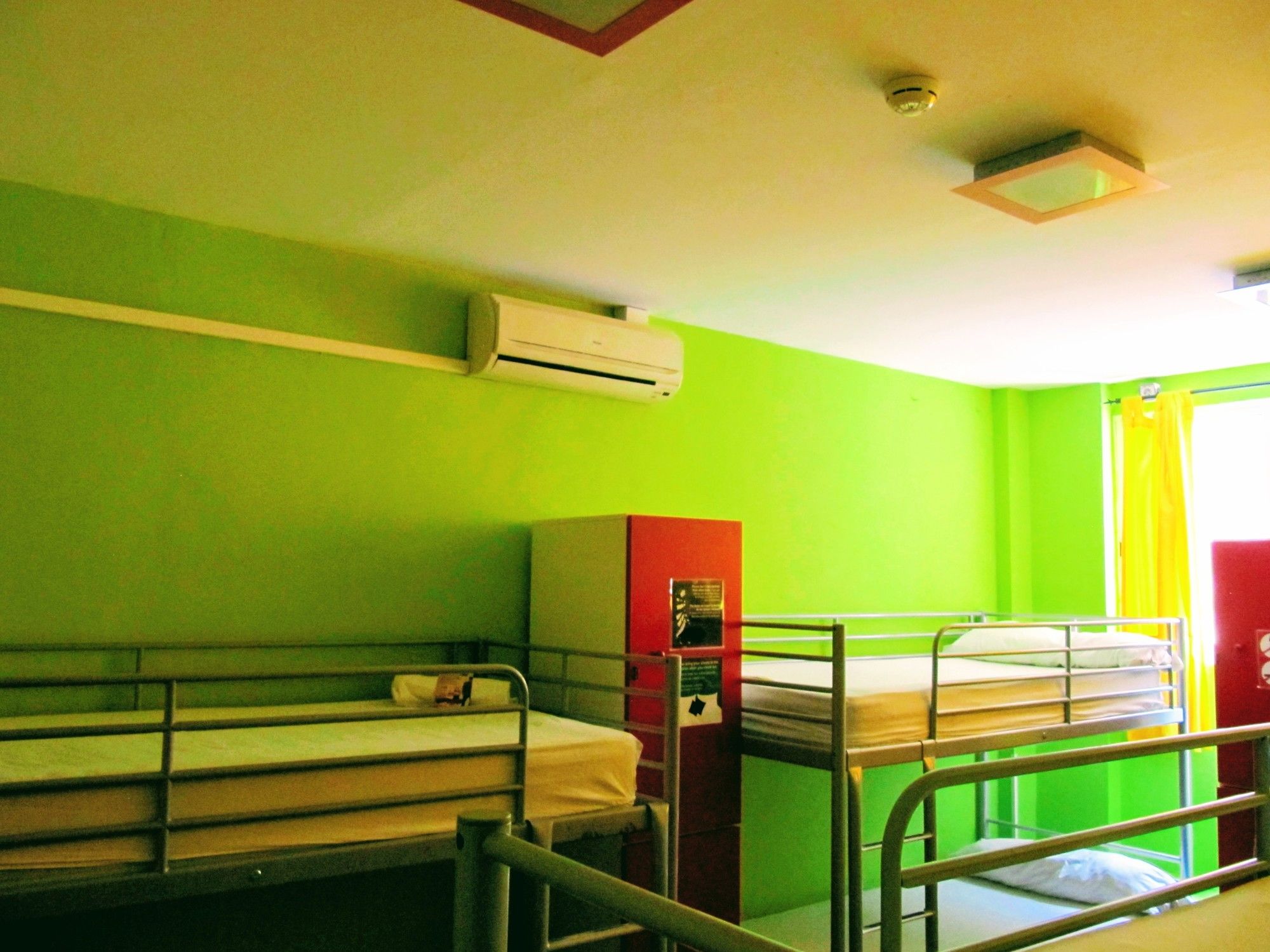 Фото Yellow Nest Hostel Barcelona