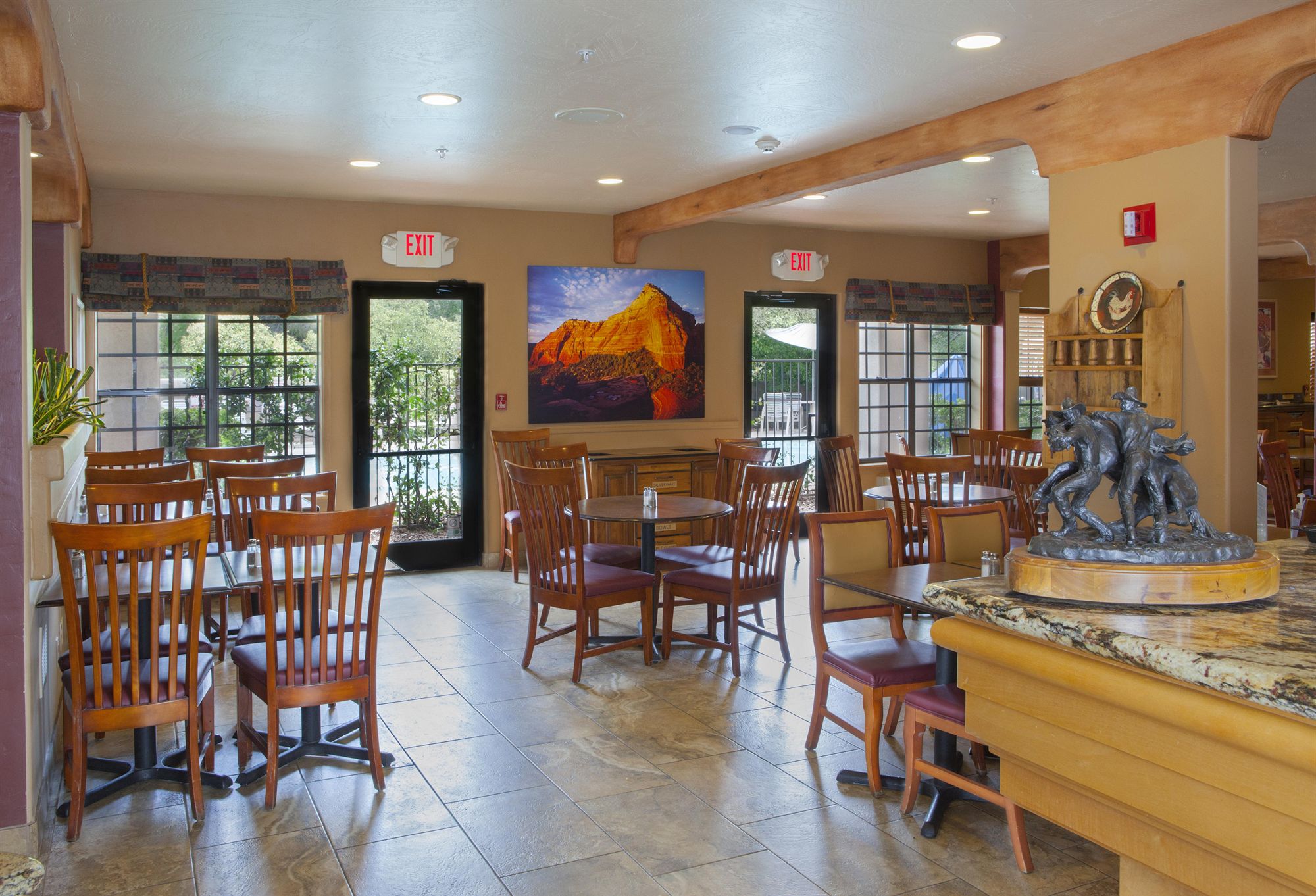 Фото Sedona Real Inn & Suites