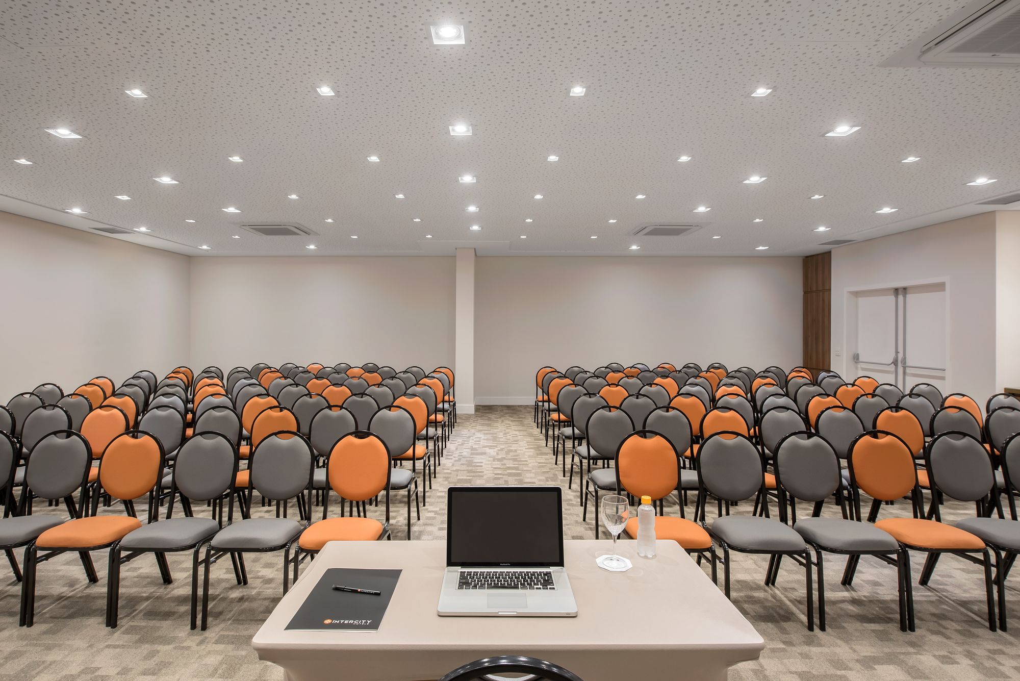 Фото Intercity Patio Pindamonhangaba