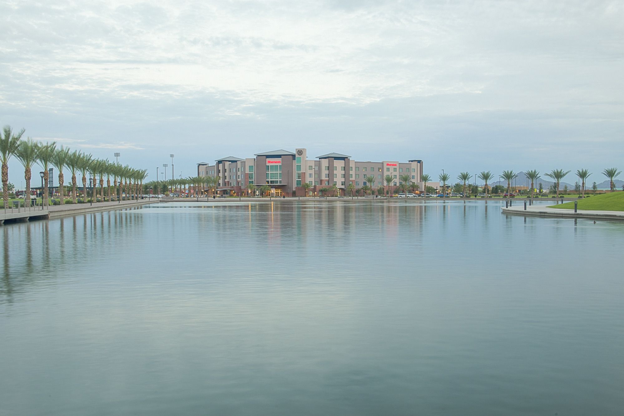 Фото Sheraton Mesa Hotel at Wrigleyville West