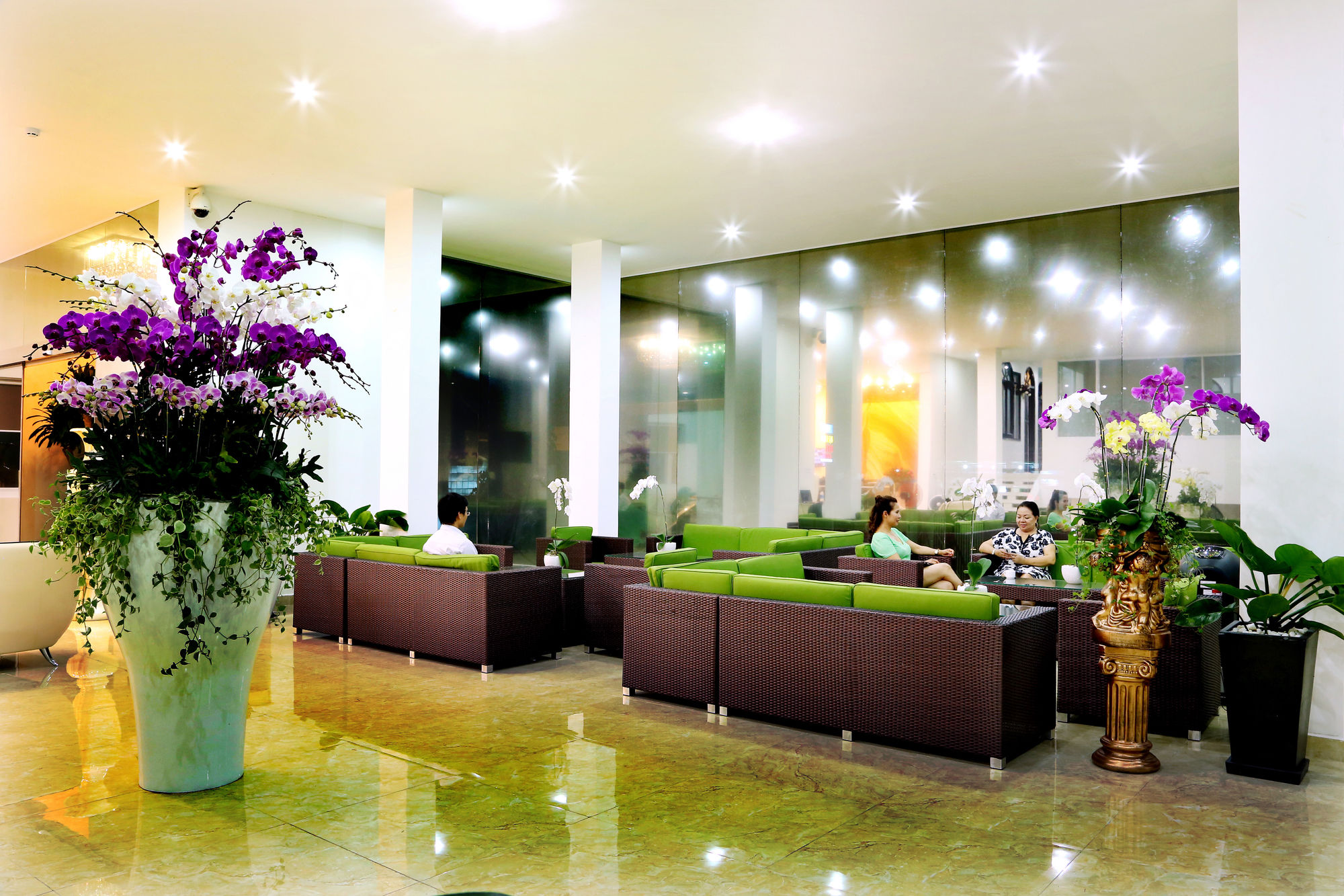 Фото Thien Ha Hotel and Apartment