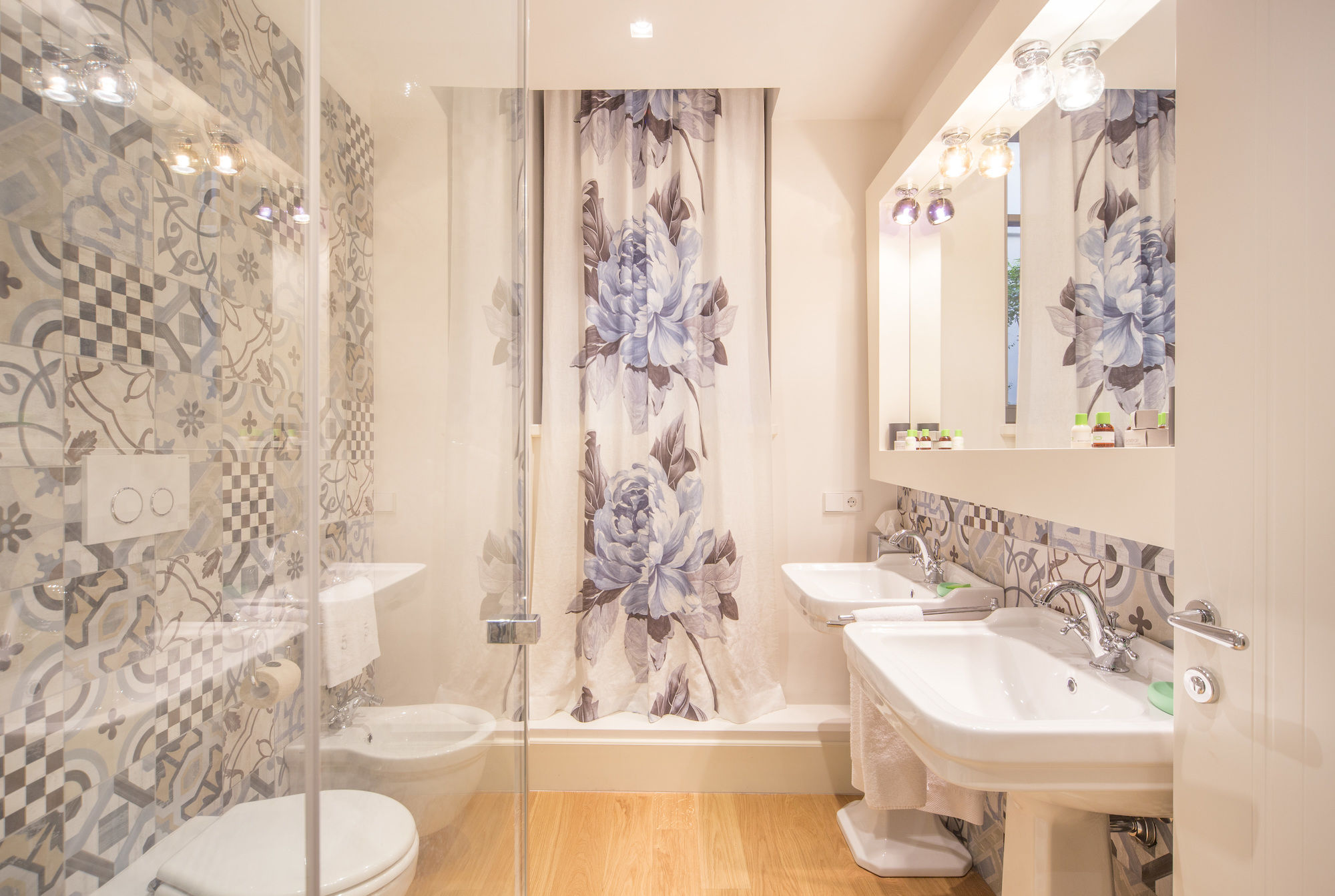 Фото Cinque Luxury Rooms