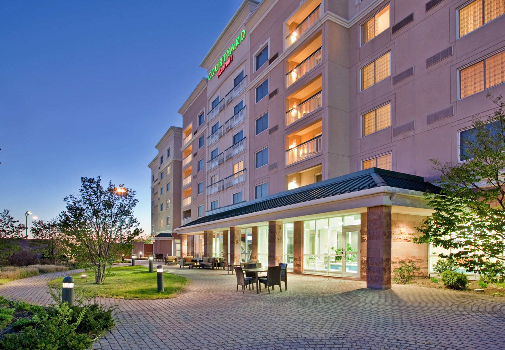 Фото Courtyard by Marriott Toronto Vaughan