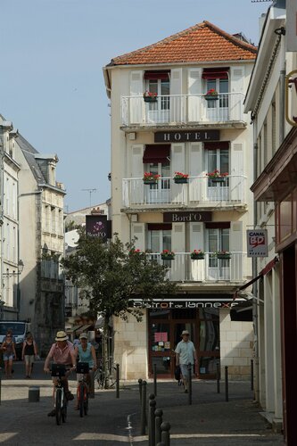 Внешний вид отеля Hotel Le Bord'o  в Ле Рошели, фото 1