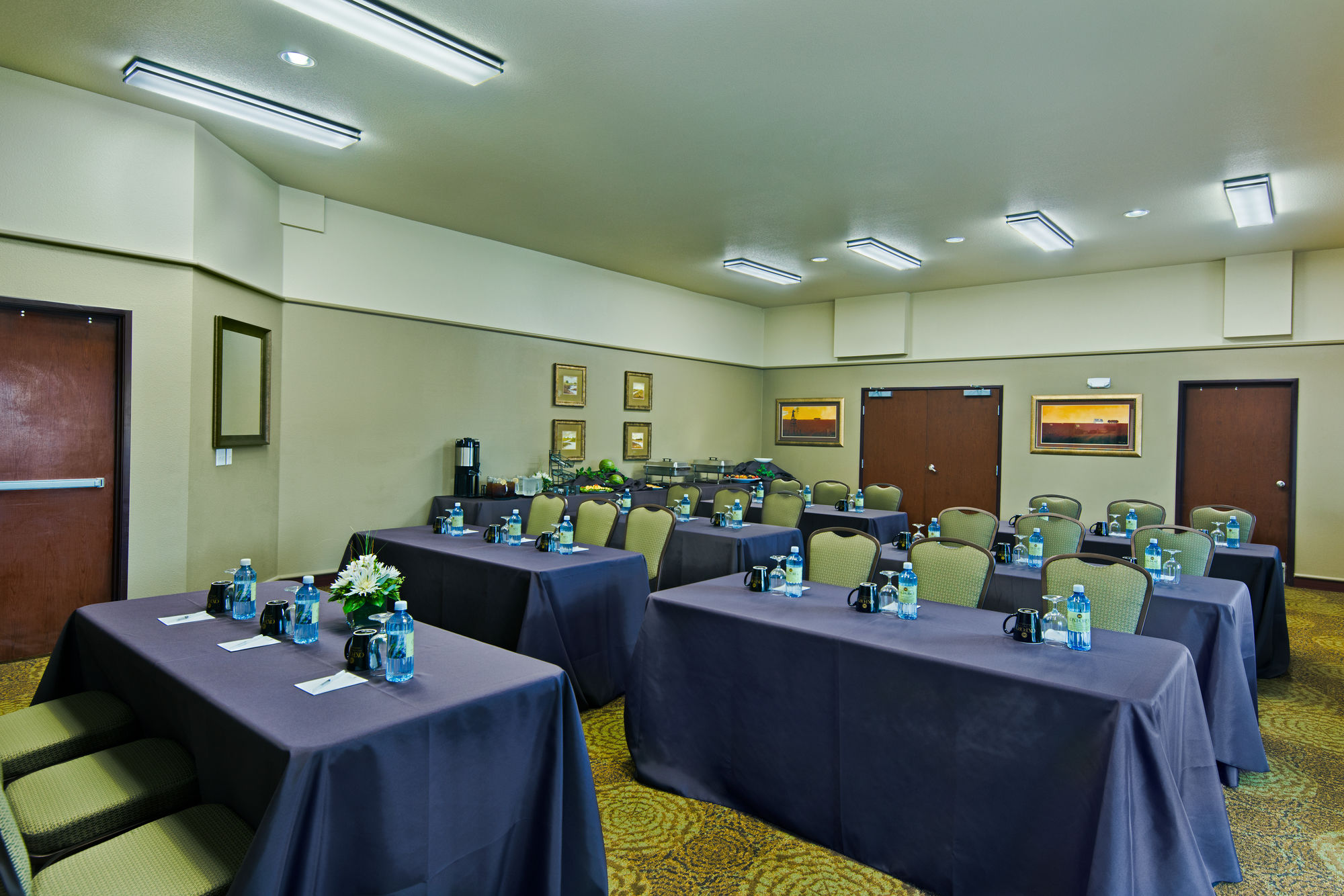 Фото Oxford Suites Hermiston
