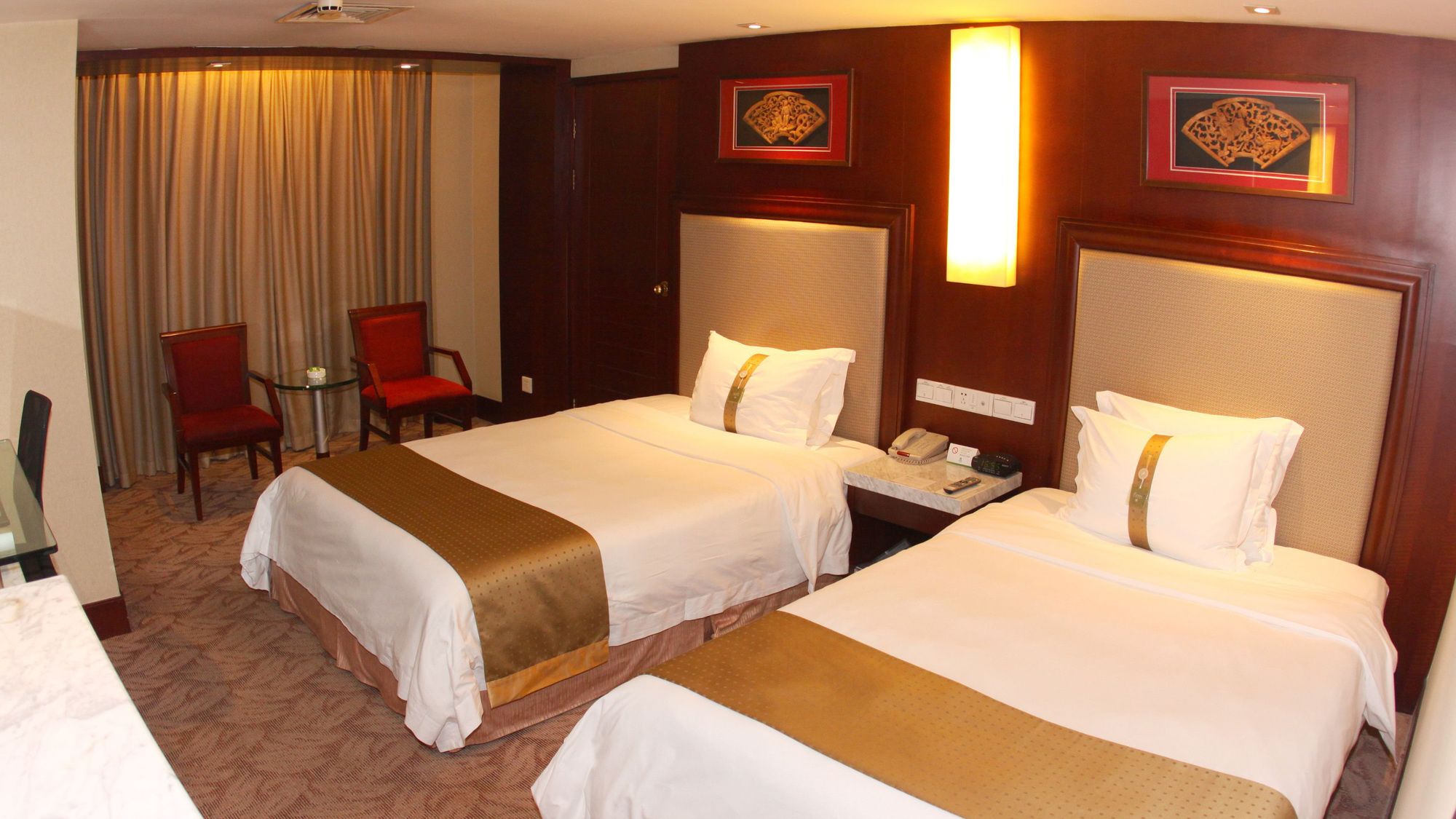 Фото Holiday Inn Hangzhou City Center