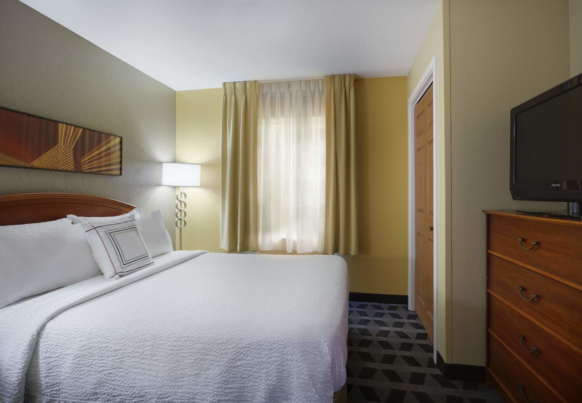 Фото TownePlace Suites by Marriott Tampa North/I-75 Fletcher