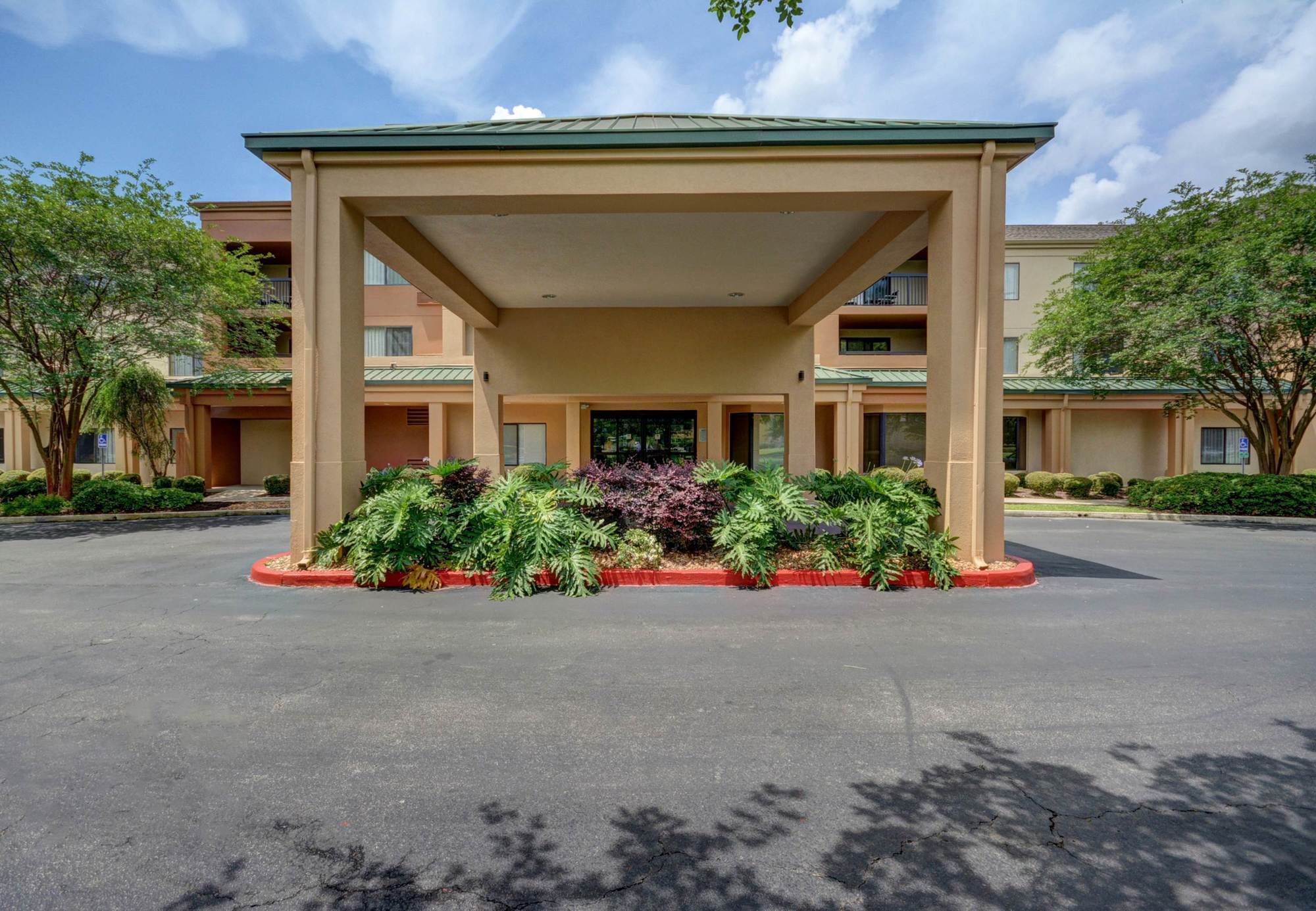 Фото Courtyard by Marriott Lafayette Airport