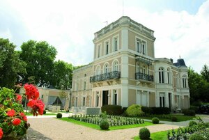 Гостиница Chateau du Clos de la Ribaudiere в Пуатье